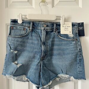 A&F 4” Mom Short High-Rise Distressed